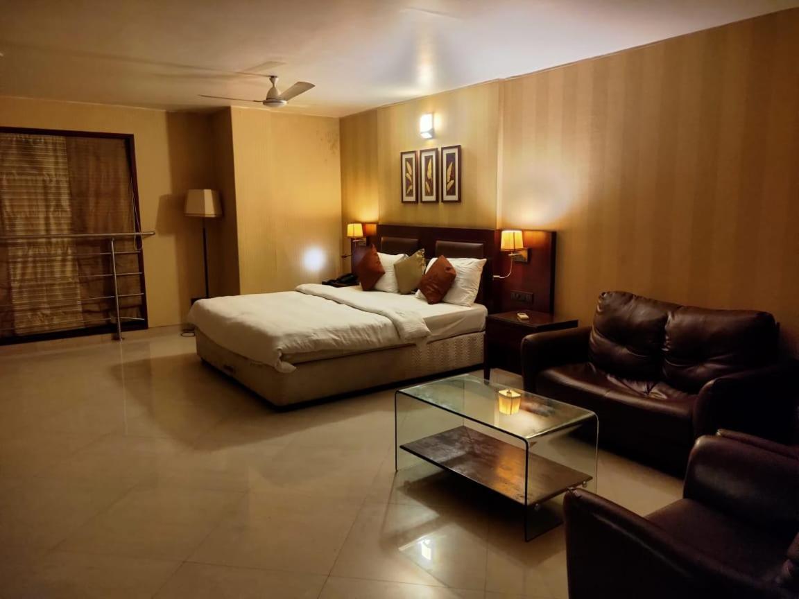 Hotel Rk Regency Ahmedabad Luaran gambar