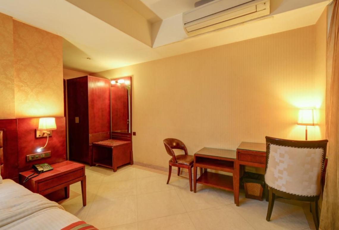 Hotel Rk Regency Ahmedabad Luaran gambar